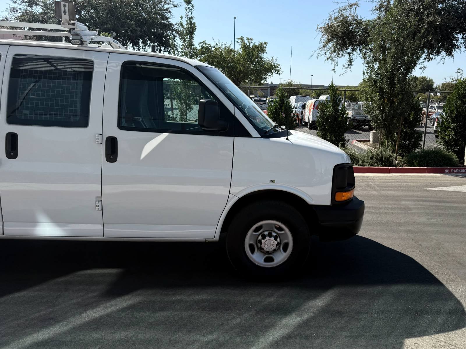 Used 2016 Chevrolet Express 2500 RWD image 4