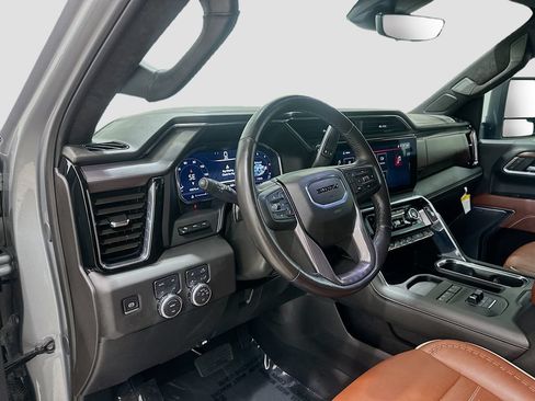 Used 2025 GMC Sierra 3500 Denali Ultimate AWD/4WD image 8