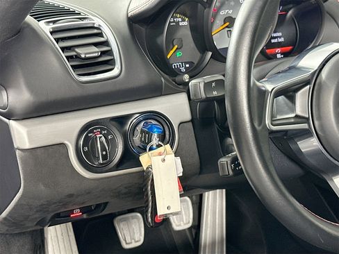 Certified 2016 Porsche Cayman GT4 image 27