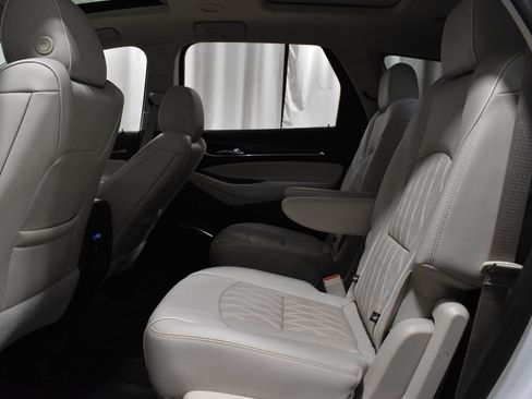 Used 2022 Buick Enclave Avenir image 5