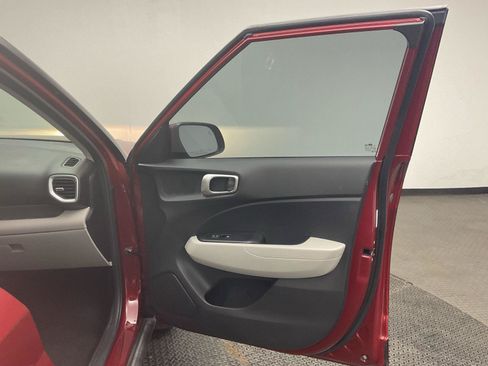 Used 2024 Hyundai Venue SEL FWD image 22