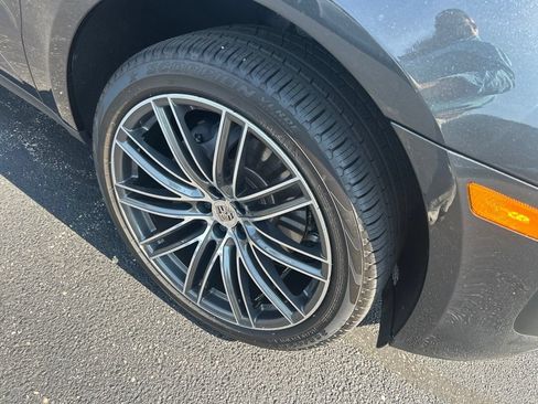Certified 2026 Porsche Macan AWD/4WD image 4