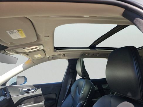 Used 2023 Volvo XC60 B5 Core image 15