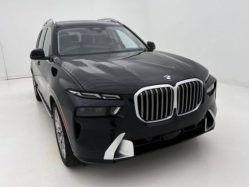 Certified 2023 BMW X7 xDrive40i w/ Climate Comfort Package image 3