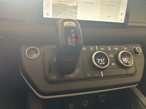 Certified 2022 Land Rover Defender 110 image 8