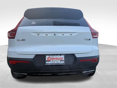Used 2020 Volvo XC40 T5 R-Design image 12