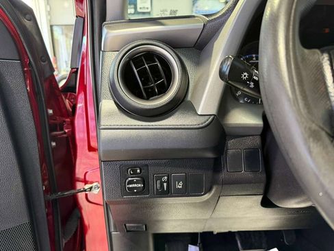 Used 2018 Toyota RAV4 LE FWD image 19