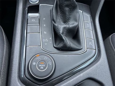 Used 2019 Volkswagen Tiguan SEL Premium image 42