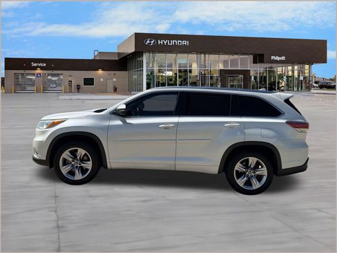 Used 2016 Toyota Highlander Limited FWD image 2