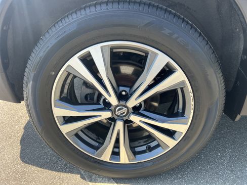 Used 2019 Nissan Rogue SV w/ Premium Package AWD/4WD image 11