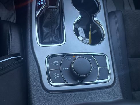 Used 2022 Jeep Grand Cherokee Laredo X image 33