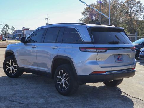 Used 2023 Jeep Grand Cherokee Limited w/ Luxury Tech Group II image 2