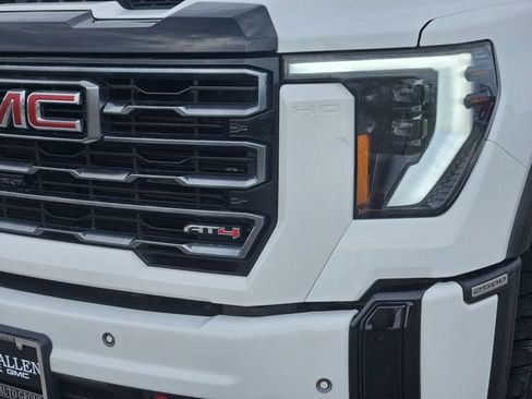 Used 2025 GMC Sierra 2500 AT4 AWD/4WD image 9