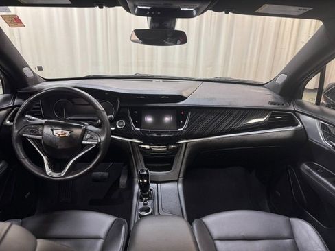 Used 2025 Cadillac XT6 Premium Luxury image 35