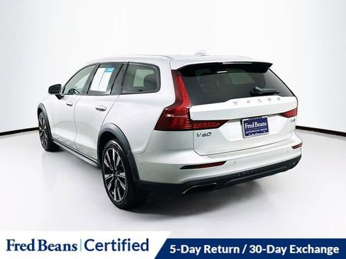 Used 2022 Volvo V60 T5 Cross Country w/ Advanced Package image 6