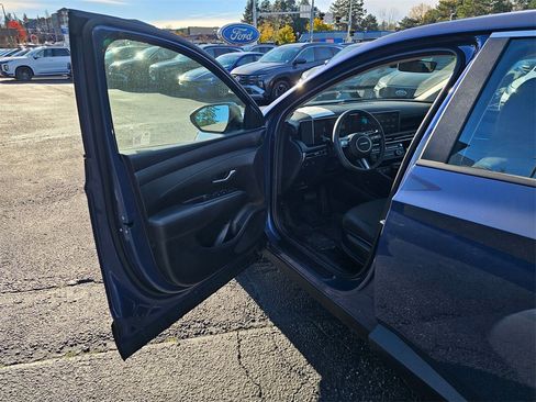 Certified 2025 Hyundai Tucson SE image 19