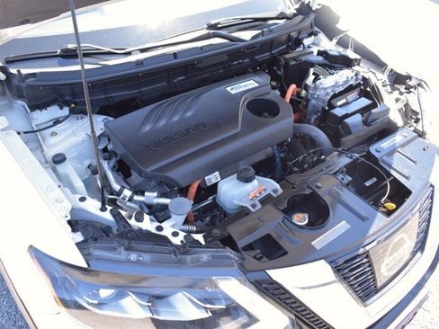 Used 2017 Nissan Rogue SL w/ SL HEV Premium Package AWD/4WD image 32