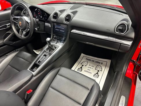 Used 2024 Porsche 718 Boxster Roadster 2D image 22