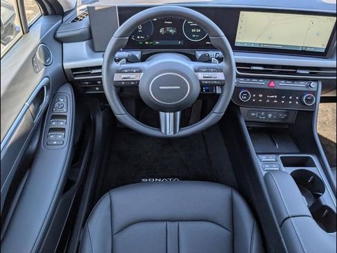 Used 2025 Hyundai Sonata Limited image 8