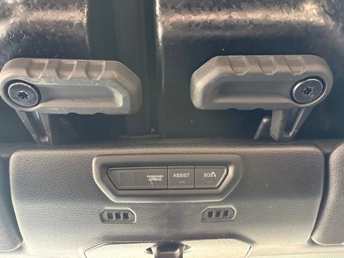 Used 2022 Jeep Gladiator Sport AWD/4WD image 19