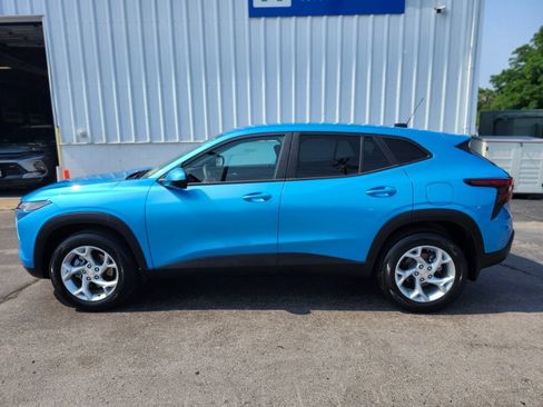 Used 2026 Chevrolet Trax LS w/ LS Convenience Package FWD image 2