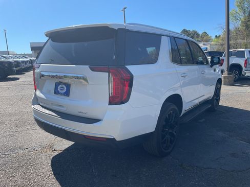 Used 2024 GMC Yukon SLT w/ SLT Luxury Package image 5