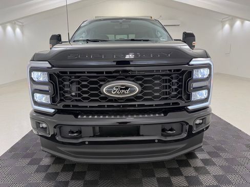 New 2026 Ford F250 Lariat w/ Black Appearance Package AWD/4WD image 2