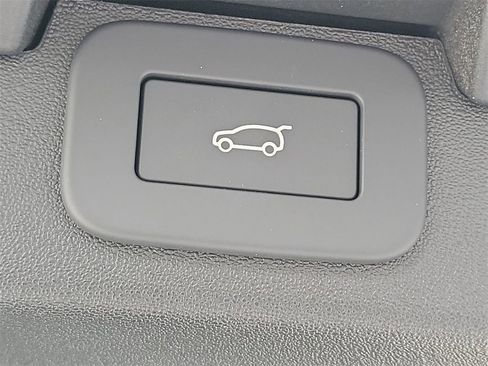 New 2026 Land Rover Discovery Limited Edition image 12