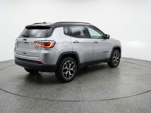 Used 2025 Jeep Compass Limited image 9