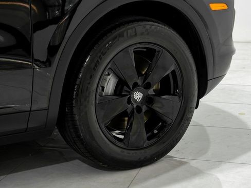 Used 2022 Porsche Cayenne image 48