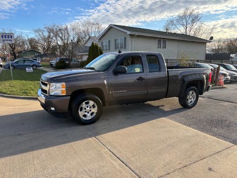 Used 2007 Chevrolet Silverado 1500 LT w/ 1LT Convenience Package image 2