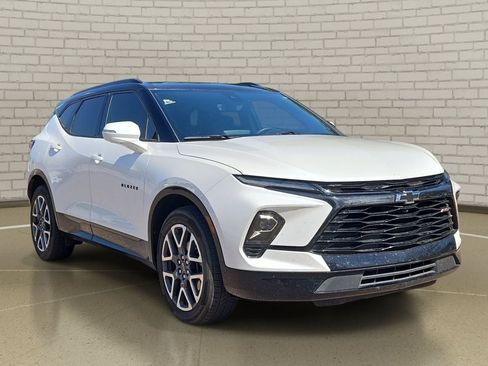 Used 2024 Chevrolet Blazer RS w/ Driver Confidence II Package AWD/4WD image 3