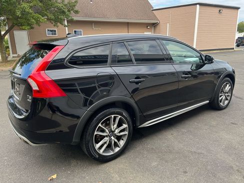 Used 2018 Volvo V60 T5 Cross Country w/ Convenience Package image 6
