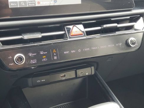 Used 2023 Kia Niro EX FWD image 29