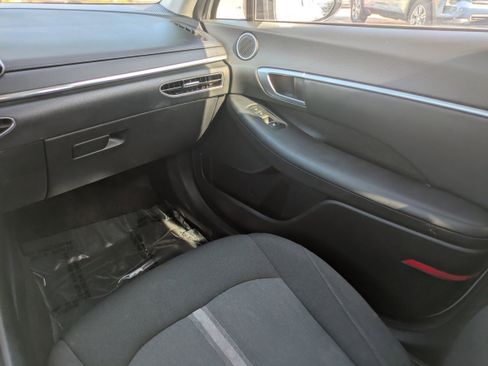 Used 2021 Hyundai Sonata SEL w/ Preferred Accessory Package image 9