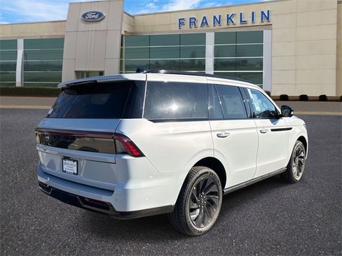 New 2025 Lincoln Navigator Reserve w/ Jet Appearance Package image 7