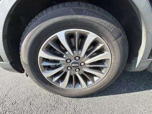Used 2020 Lincoln Nautilus FWD w/ Equipment Group 101A image 19
