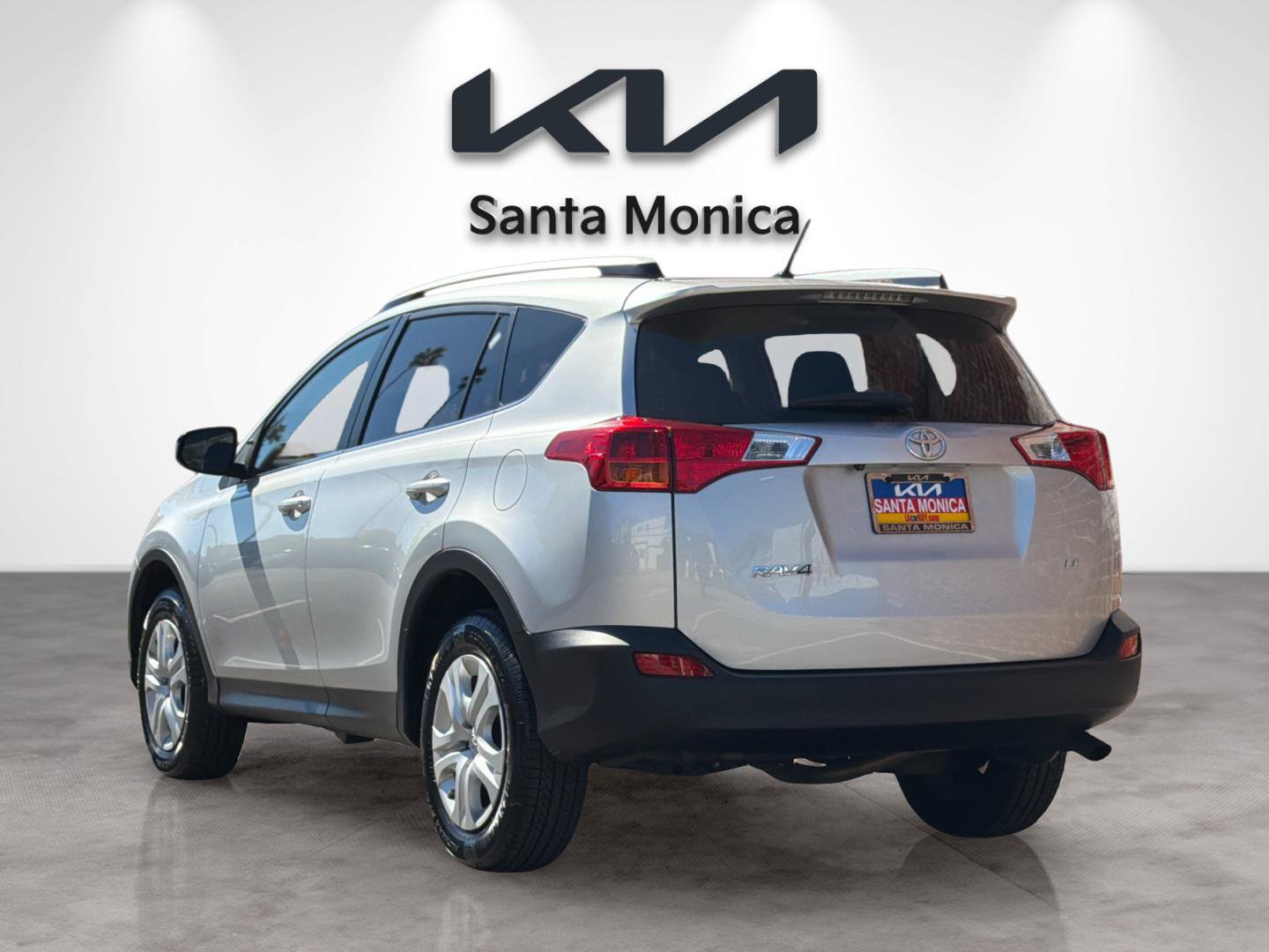 Used 2015 Toyota RAV4 LE FWD image 4