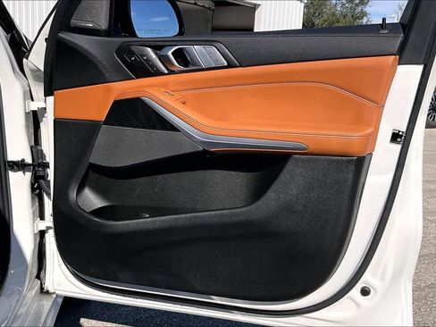 Used 2022 BMW X7 M50i image 21