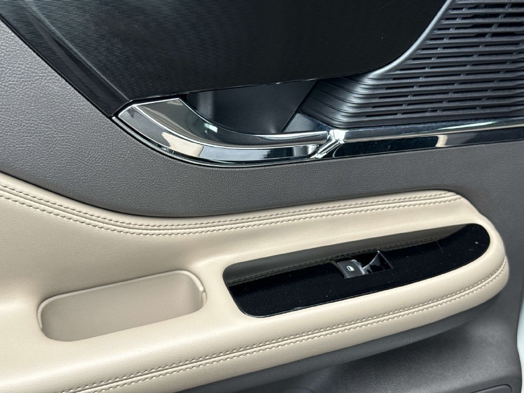 Used 2022 Lincoln Corsair FWD image 13