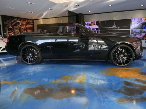 Used 2017 Rolls-Royce Dawn image 40