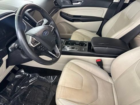 Used 2019 Ford Edge Titanium w/ Equipment Group 301A AWD/4WD image 22