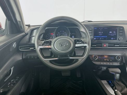 Used 2021 Hyundai Elantra SEL image 17