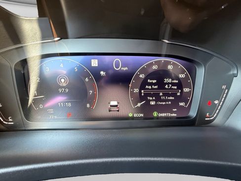 Used 2025 Honda Pilot Elite image 13