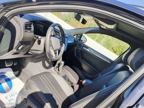 Used 2024 Volkswagen Tiguan SE R-Line image 34
