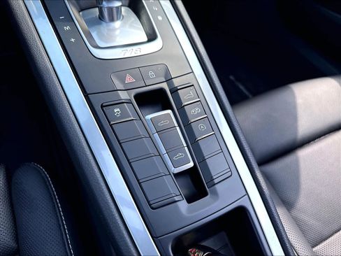 Used 2024 Porsche 718 Boxster RWD image 36