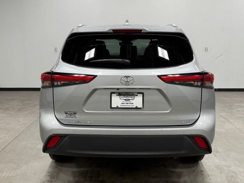 Used 2023 Toyota Highlander XLE image 10