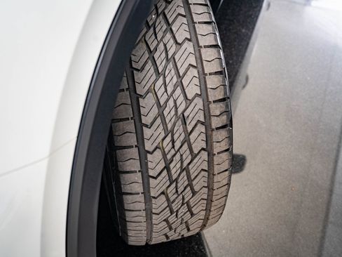 Used 2025 Volkswagen Atlas Peak Edition SE image 39