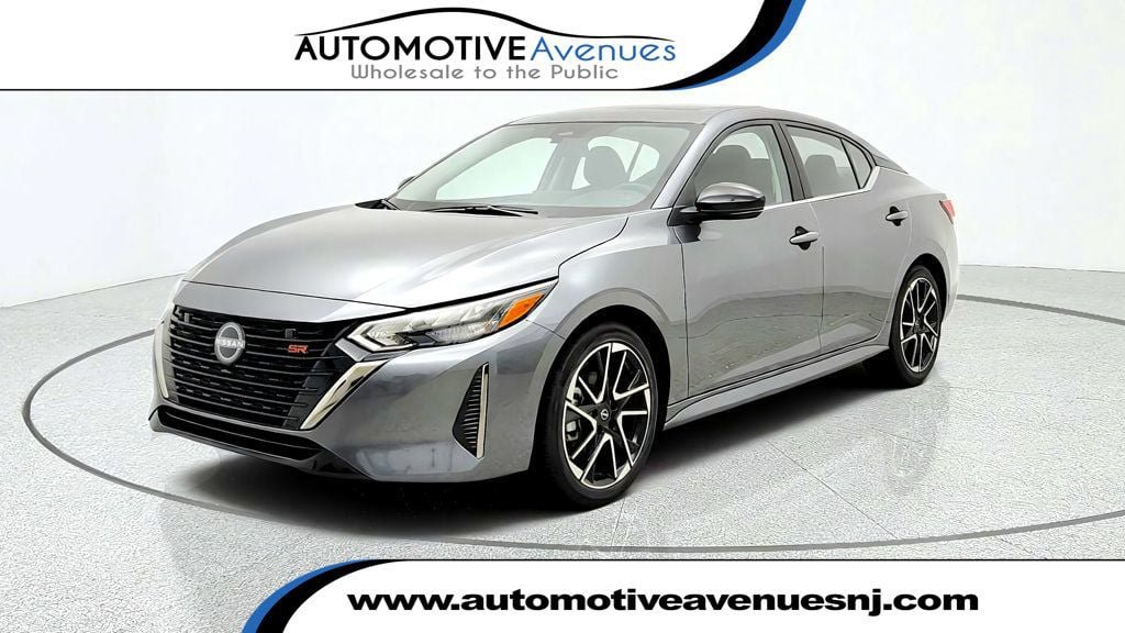 Used 2025 Nissan Sentra SR FWD image 1
