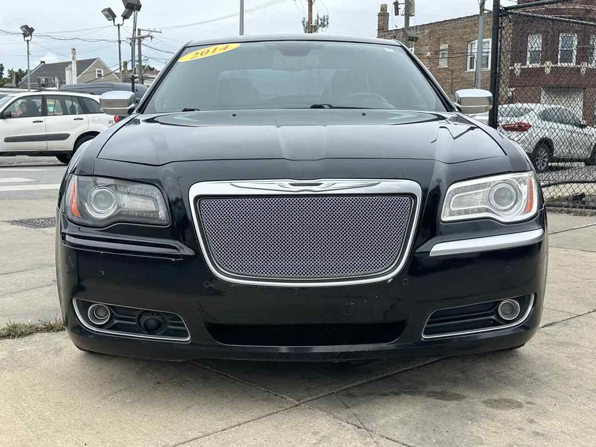 Used 2014 Chrysler 300 C w/ Harman/Kardon Audio Group RWD image 2